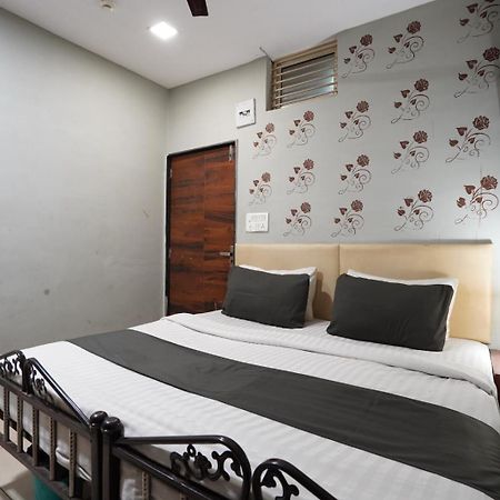 Hotel Sai Inn, Ahmedabad Airport Bagian luar foto