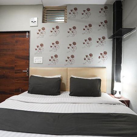 Hotel Sai Inn, Ahmedabad Airport Bagian luar foto