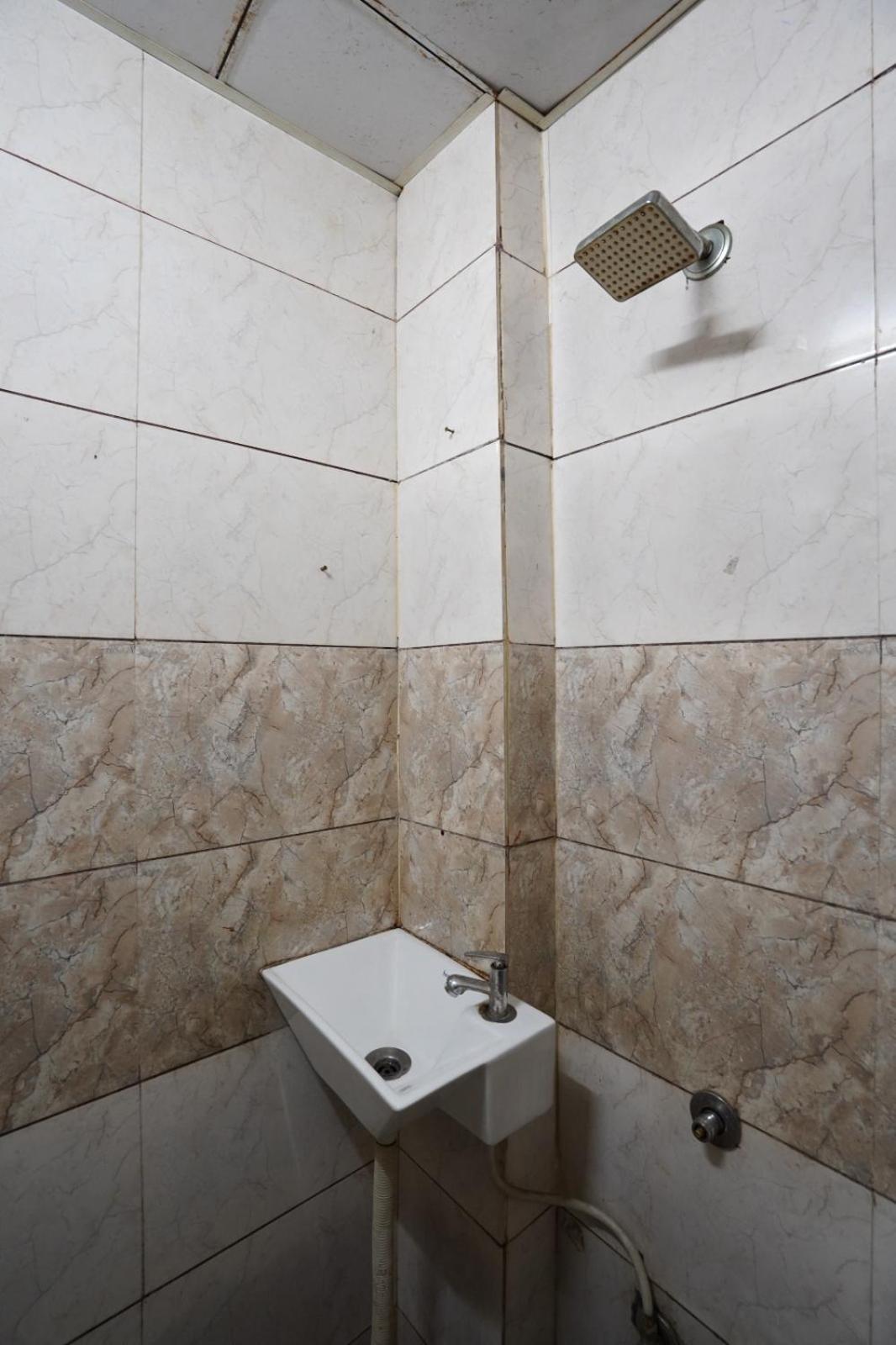 Hotel Sai Inn, Ahmedabad Airport Bagian luar foto