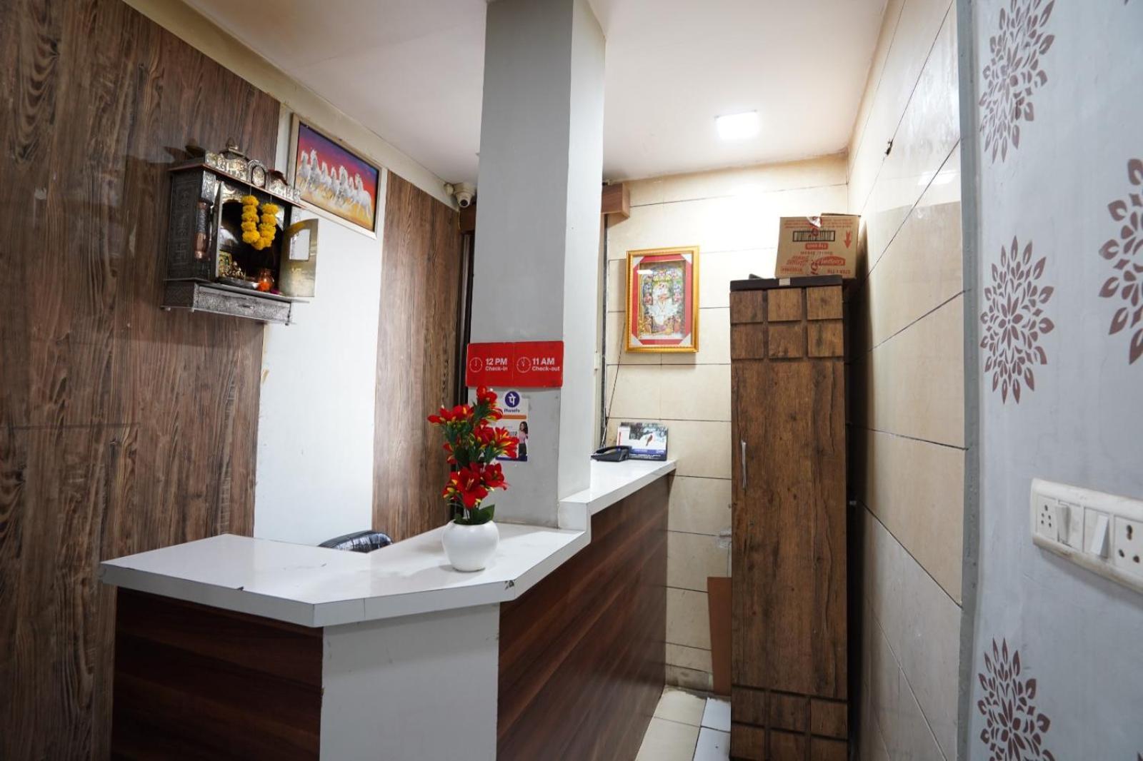 Hotel Sai Inn, Ahmedabad Airport Bagian luar foto